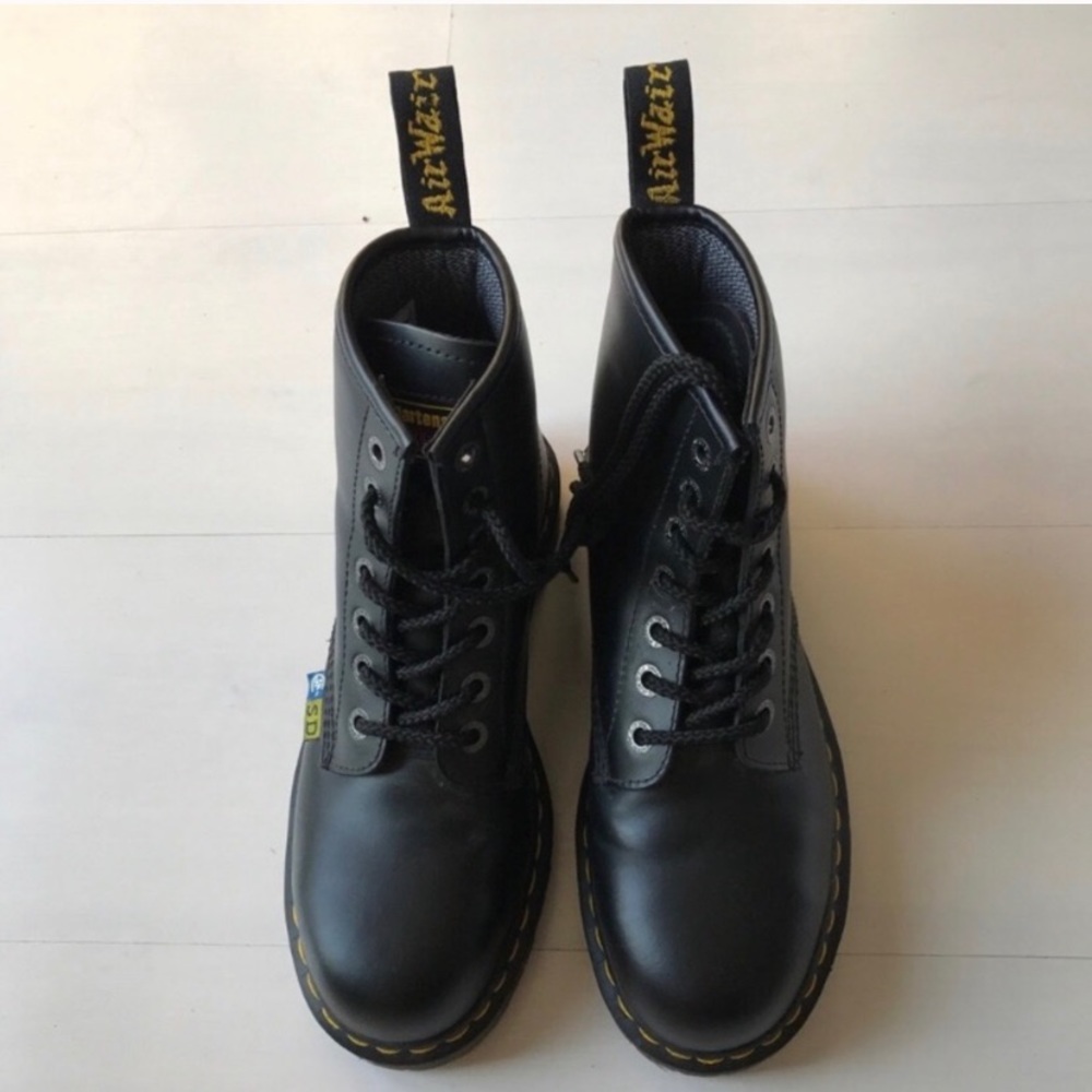 SOLD❌ brand new dr. martens!